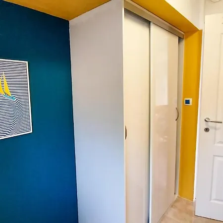 - House 'amarella' * Turanj