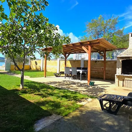Nyaraló - House 'amarella'