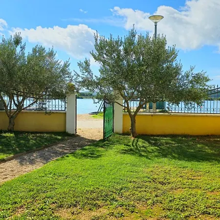 Nyaraló - House 'amarella'